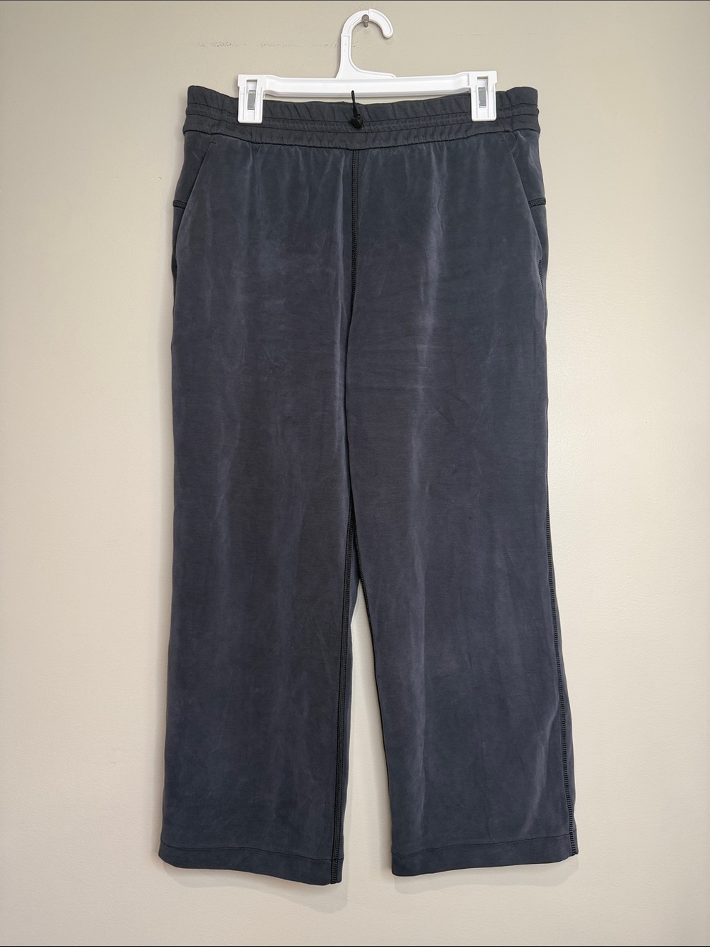 Lululemon Softstreme High-Rise Straight Leg Cropped Pants 10